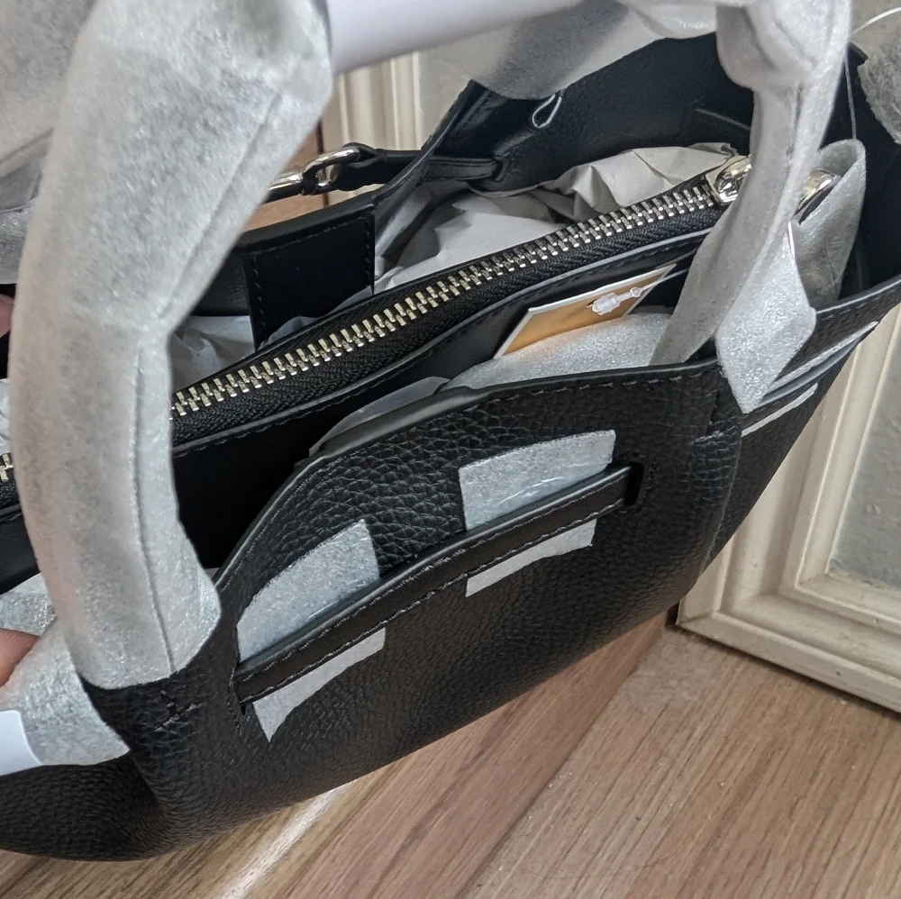 NWT Michael Kors Carson Small Pebbled Leather Satchel Crossbody In Black - Picture 3 of 4